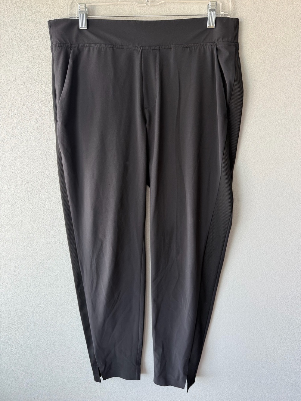 Athleta black pull on Brooklyn ankle athletic pants Women’s size 8